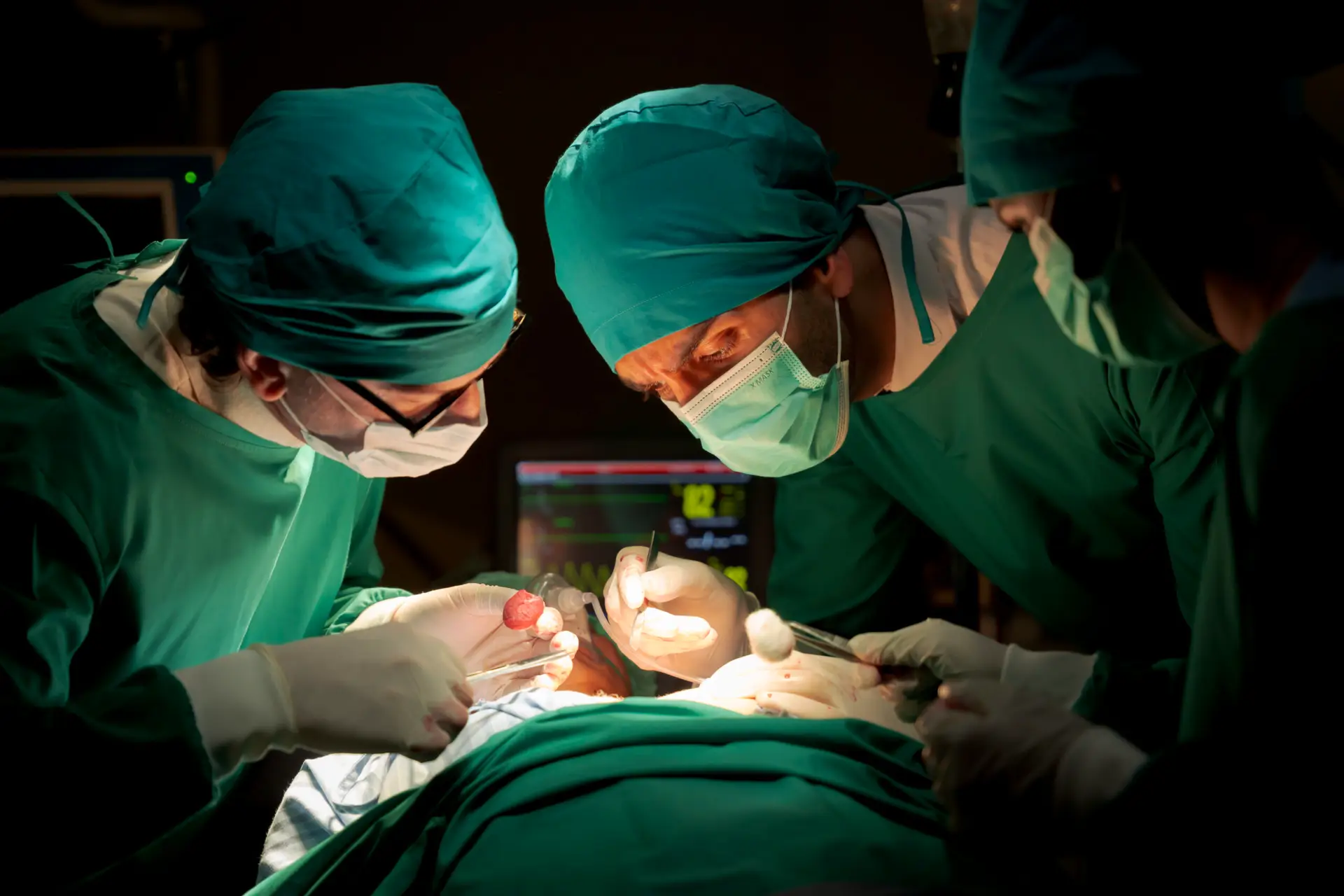 doctors performing surgery in operation theatre